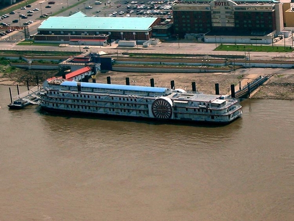 Top of the Arch
The steamboat "Casino Queen" on the Mississippi River as seen from the top of the Arch.
