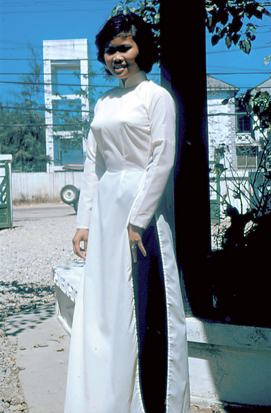 Qui Nhon
The Ao Dai --- typical garment worn by the upper classes of Vietnamese.
