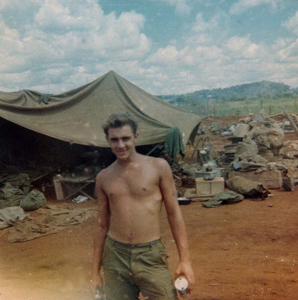 That's Me
Sp4 Farley proves he served with the 2/9th Arty in Vietnam.  Here's his photo.
