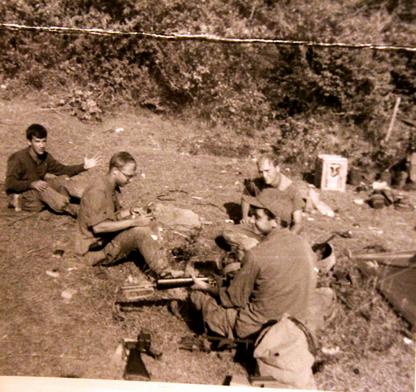 Weapon maintenance
In the center sits FO Lt Bert Landau, surrounded by Recon Sgts & RTOs.  Photo taken around Tam Ky in 1967.
