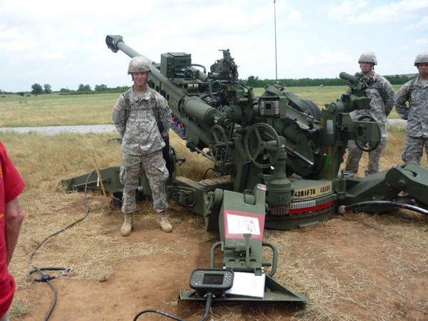 Reunion Photos - Dave Price
The 777 155mm howitzer on field display.
