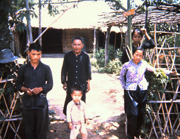 Vietnamese family
A Vietnamese family living near Kontum.
