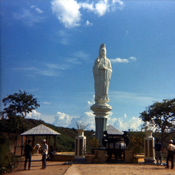 Pleiku
Large statue near Pleiku
